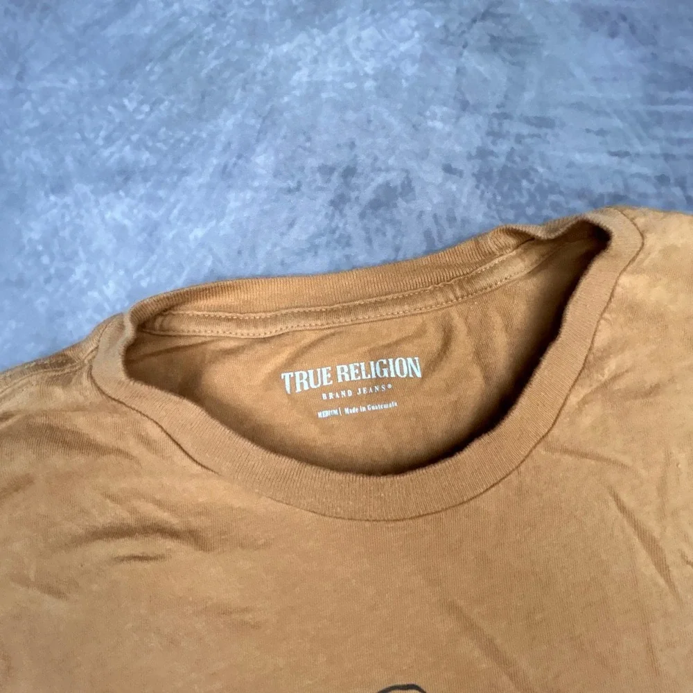 True Religion Buddha Graphic Tee Mustard Yellow Mens Medium Y2K Streetwear Shirt